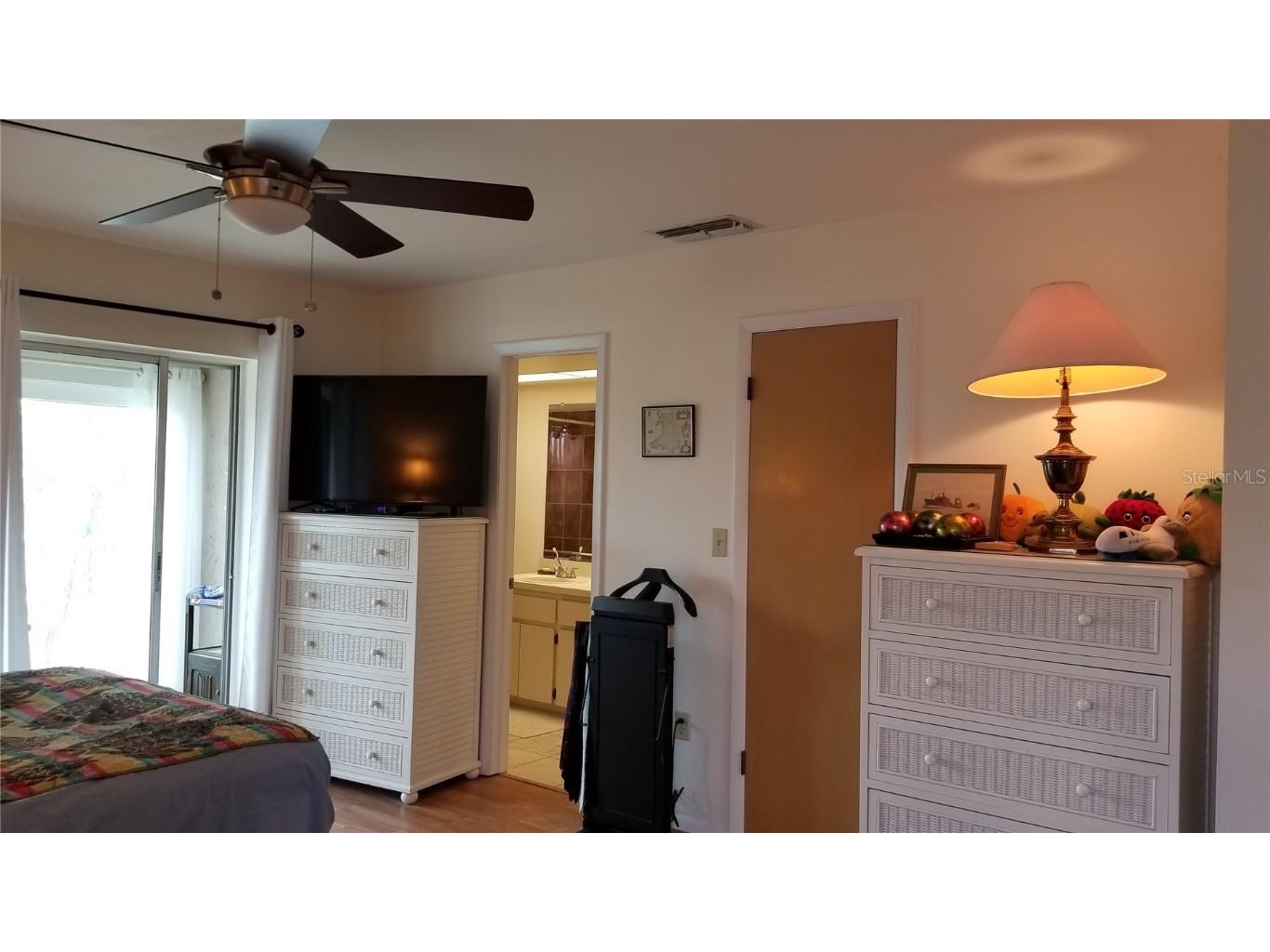 255 Capri Circle N #17 Treasure Island FL 33706 TB8338453 image24