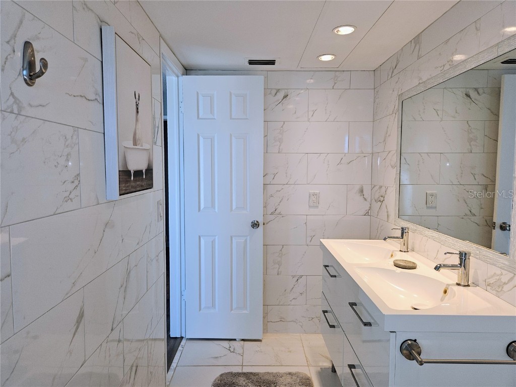 255 Capri Circle N #25 Treasure Island FL 33706 TB8451113 image29