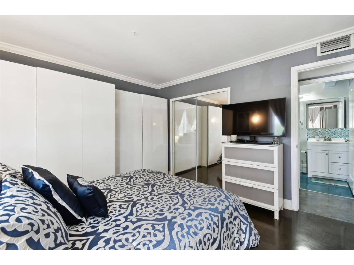 255 Dolphin Point #207 Clearwater Beach FL 33767 TB8398066 image26