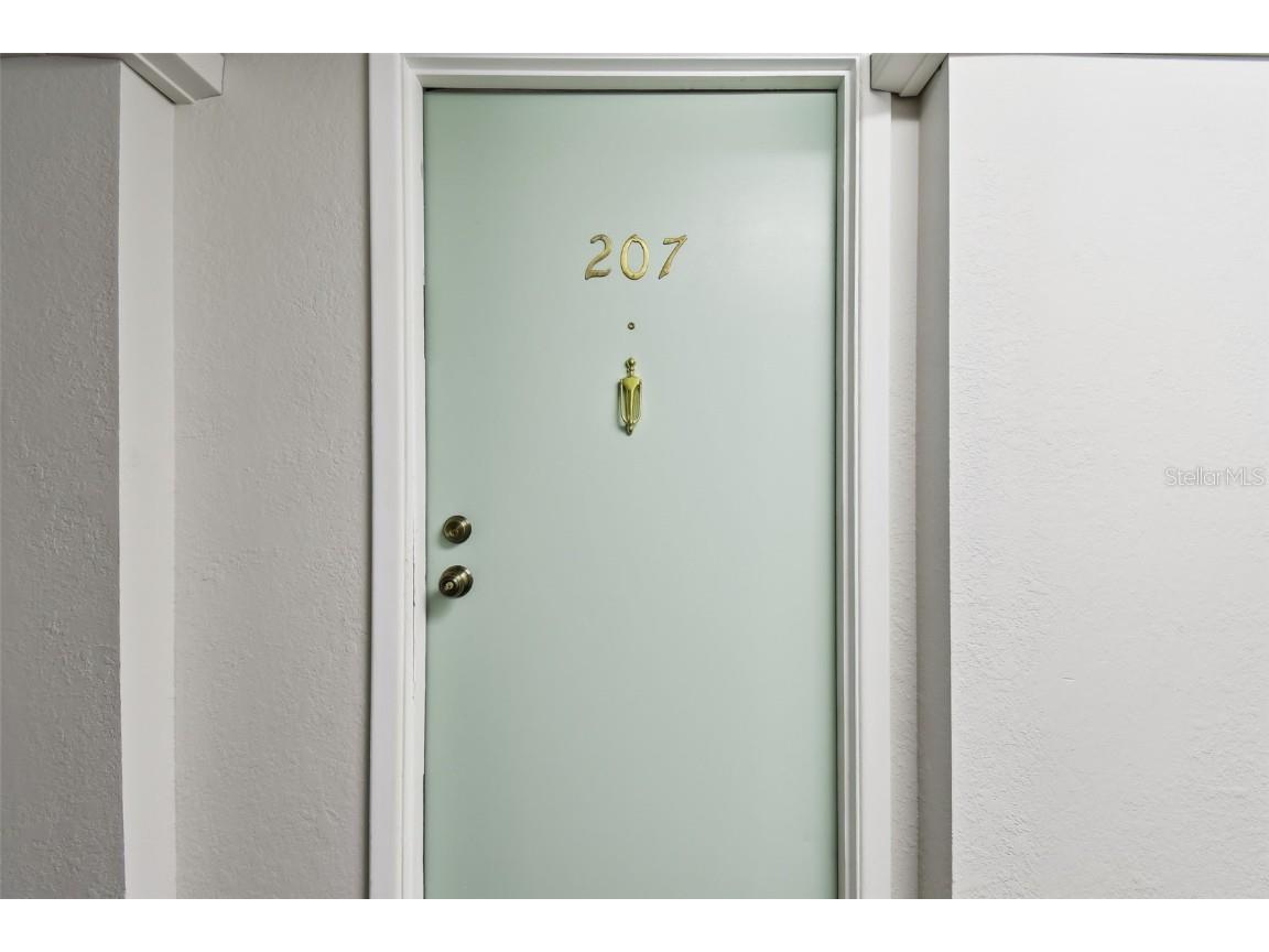 255 Dolphin Point #207 Clearwater Beach FL 33767 TB8398066 image5