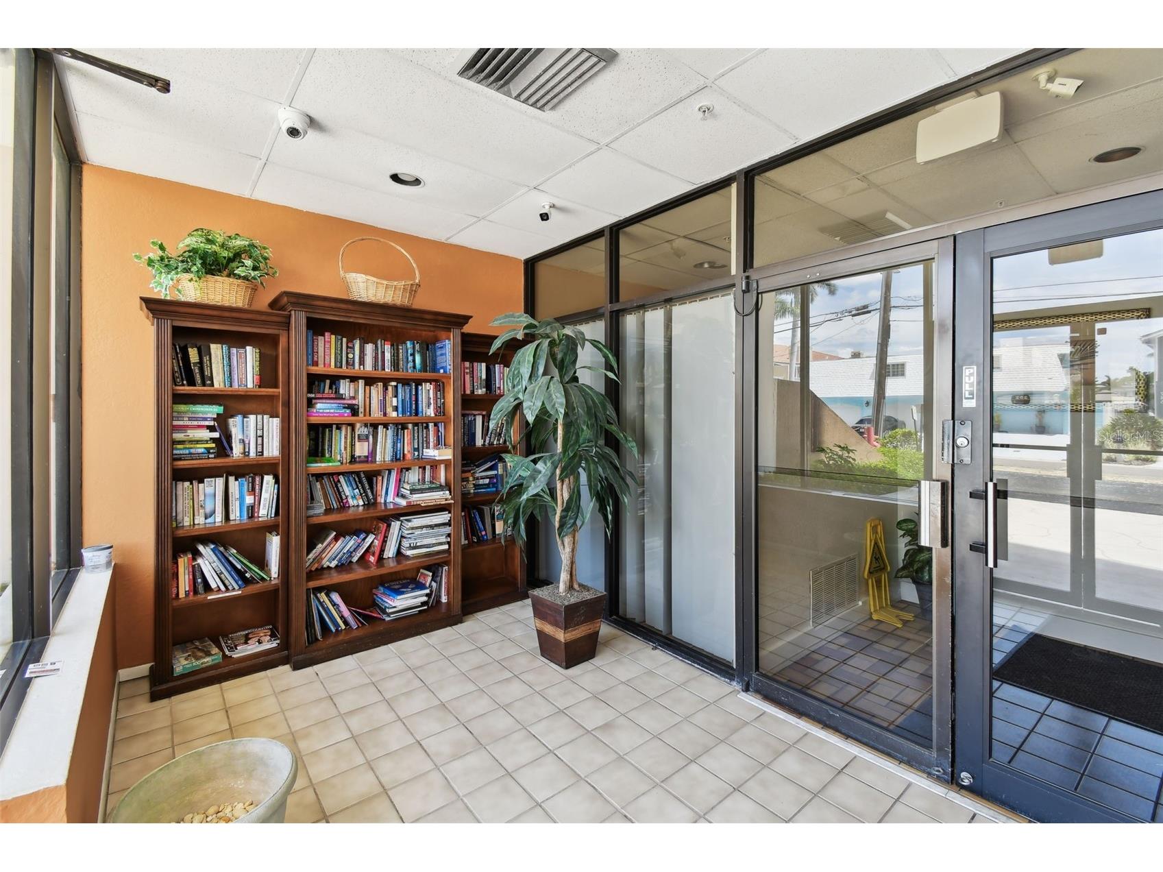 255 Dolphin Point #207 Clearwater Beach FL 33767 TB8506656 image23