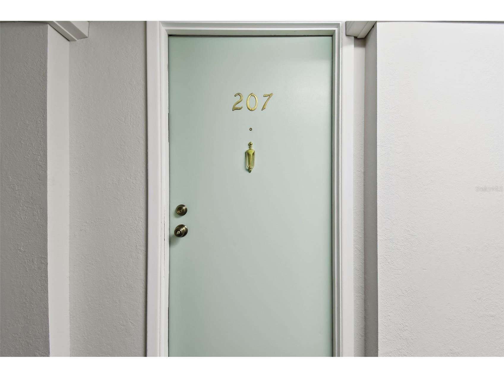 255 Dolphin Point #207 Clearwater Beach FL 33767 TB8506656 image3