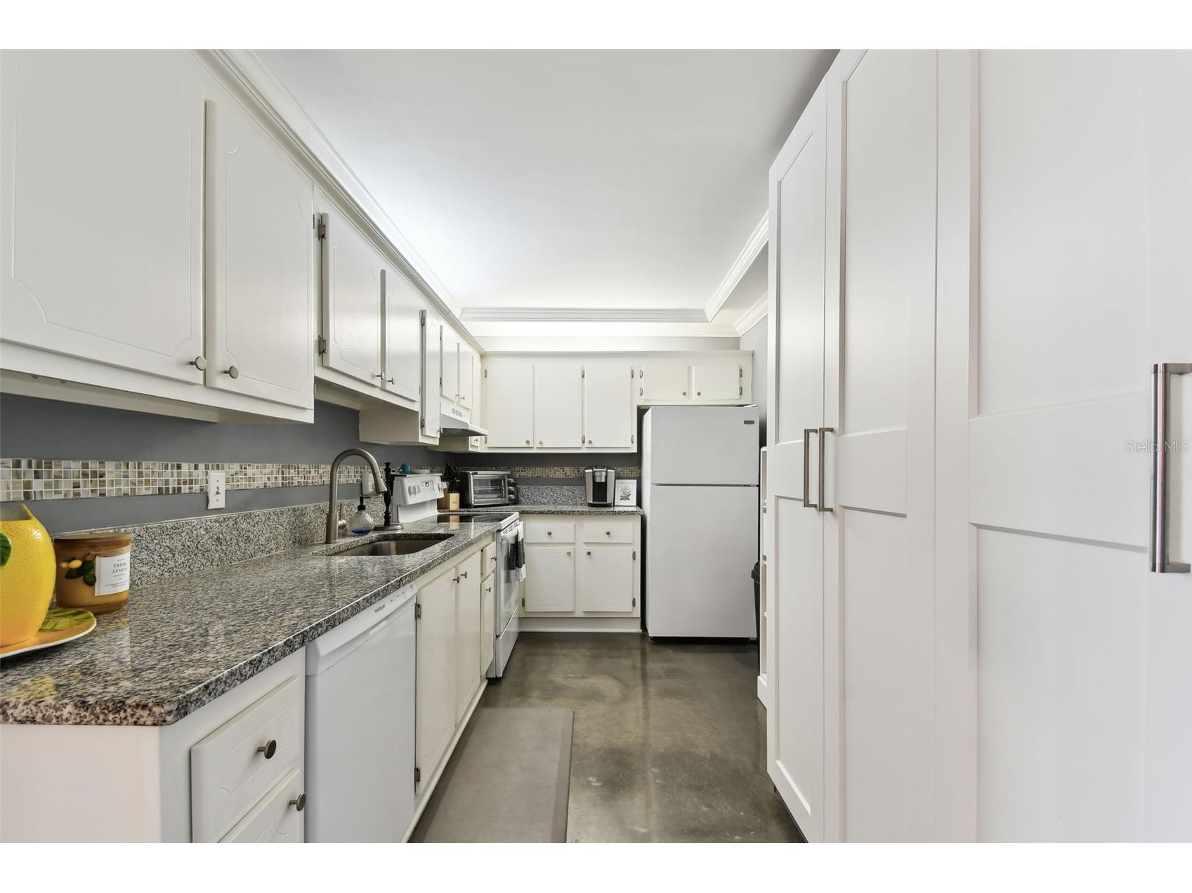 255 Dolphin Point #207 Clearwater Beach FL 33767 TB8506656 image7