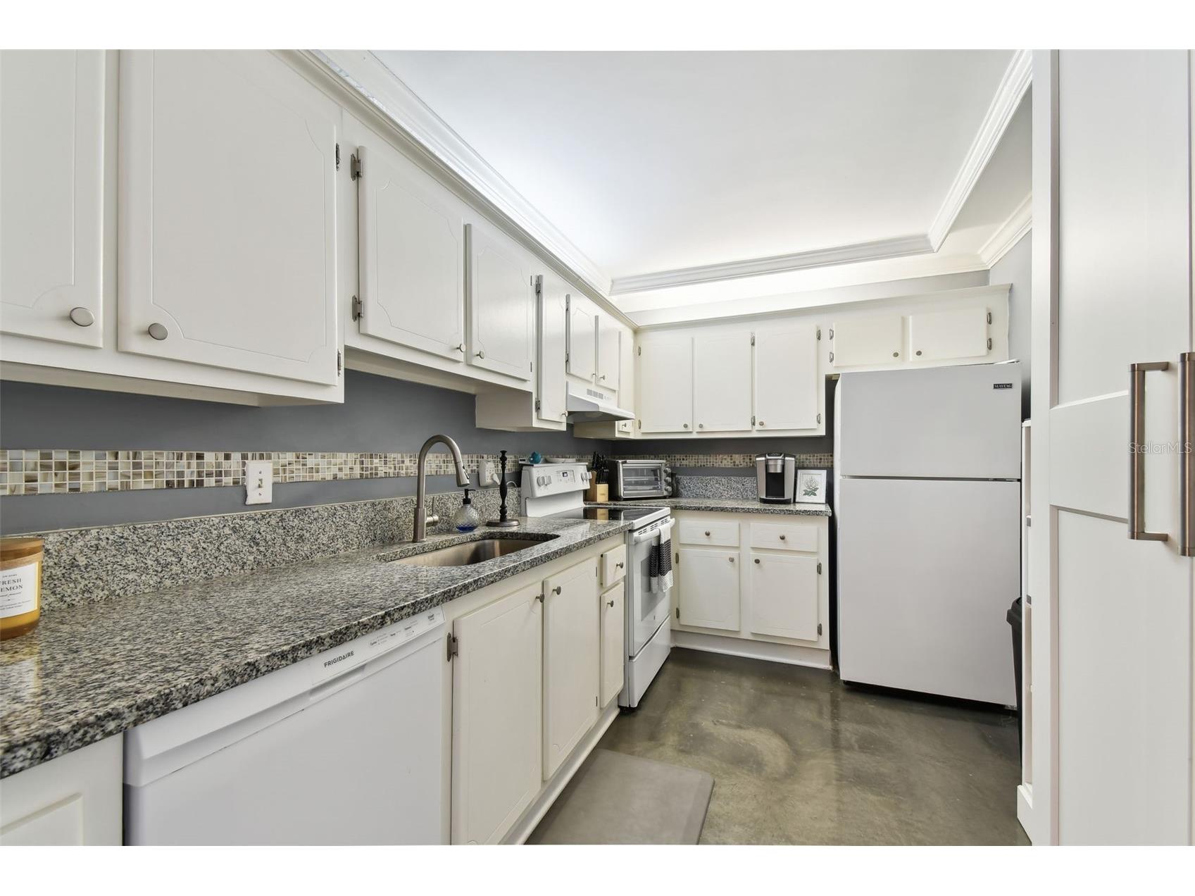 255 Dolphin Point #207 Clearwater Beach FL 33767 TB8506656 image8
