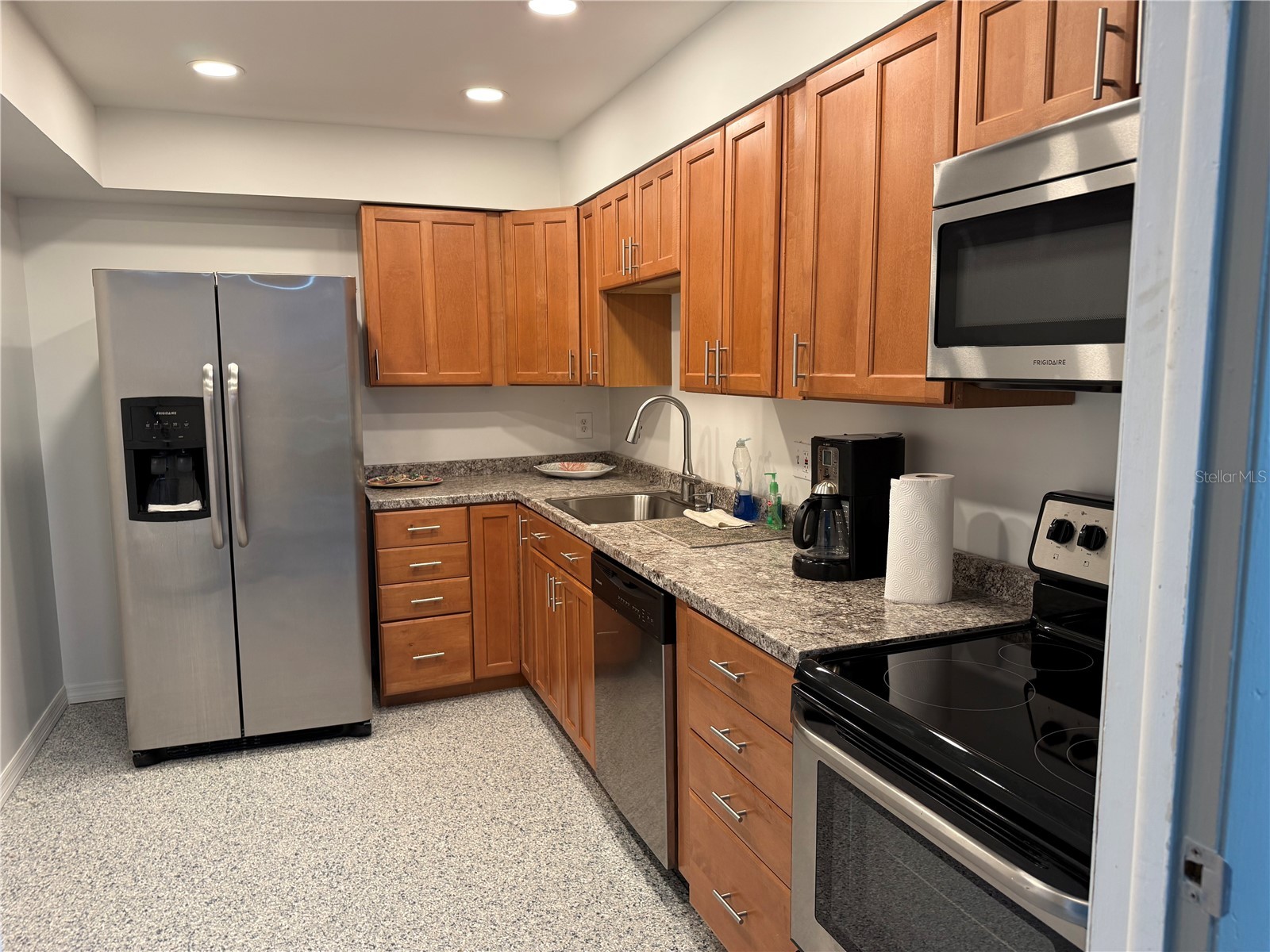 255 Dolphin Point #305 Clearwater Beach FL 33767 TB8505267 image25