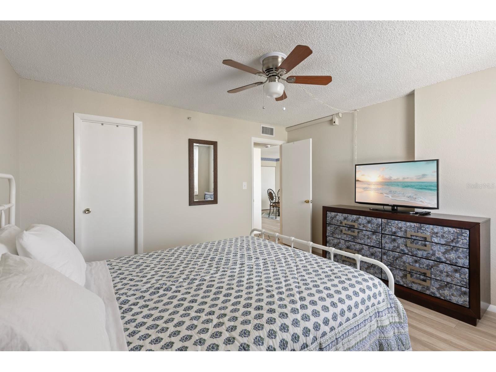 255 Dolphin Point #513 Clearwater Beach FL 33767 - INTERCOASTAL WATERWAY TB8489072 image12