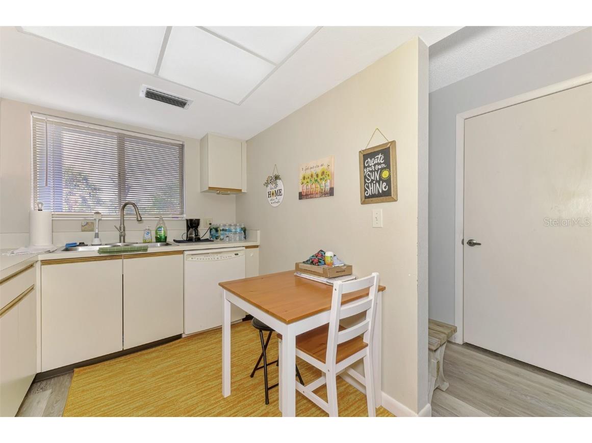 255 Fenwick Drive #18 Venice FL 34285 A4665037 image10