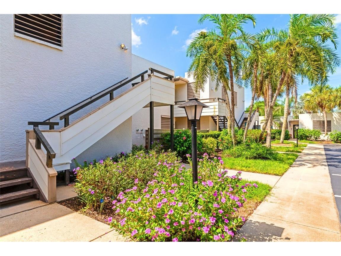 255 Sherwood Drive #255U Bradenton FL 34210 A4614626 image1