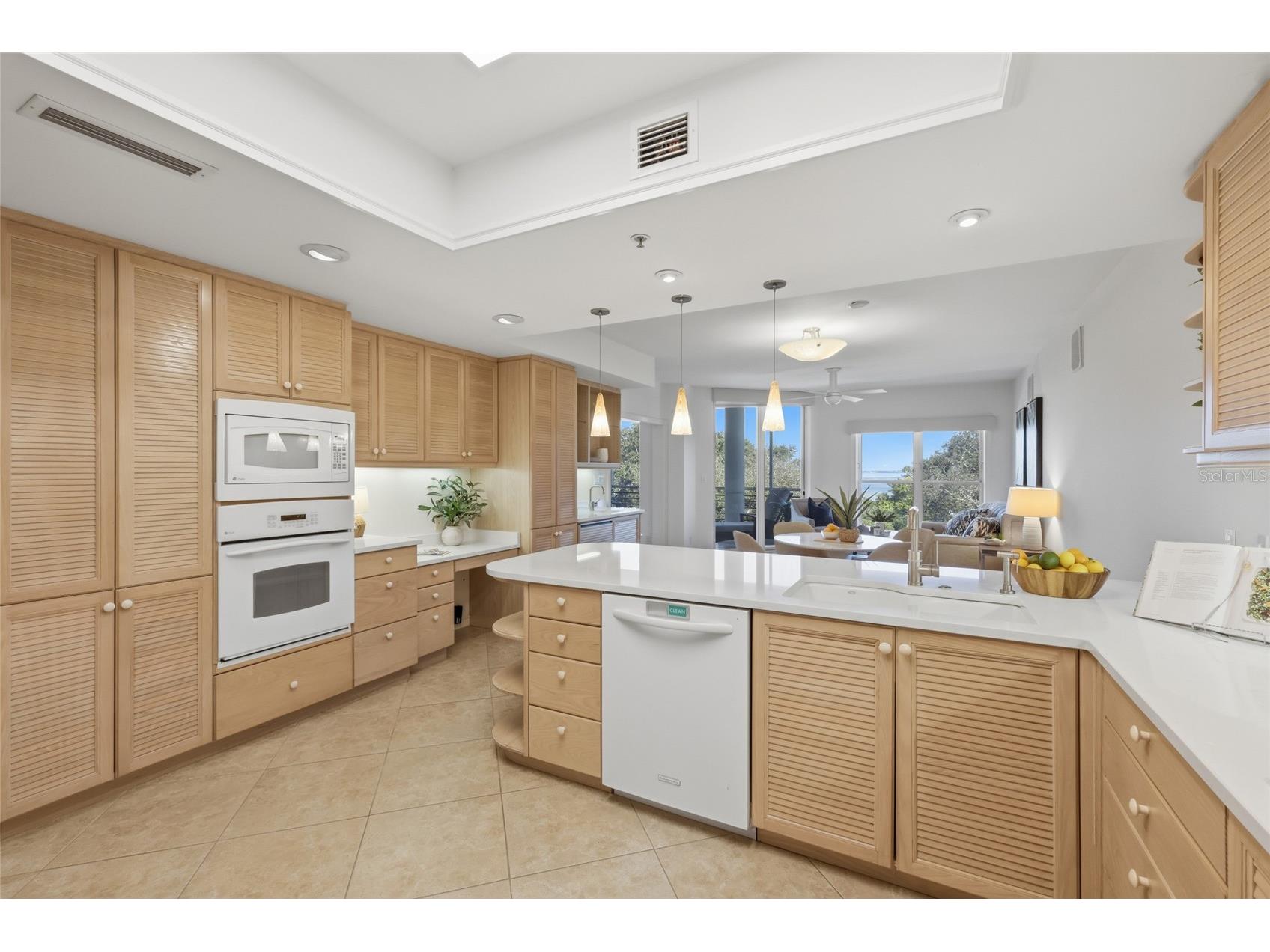 2550 Harbourside Drive #333 Longboat Key FL 34228 - SARASOTA BAY A4678404 image16