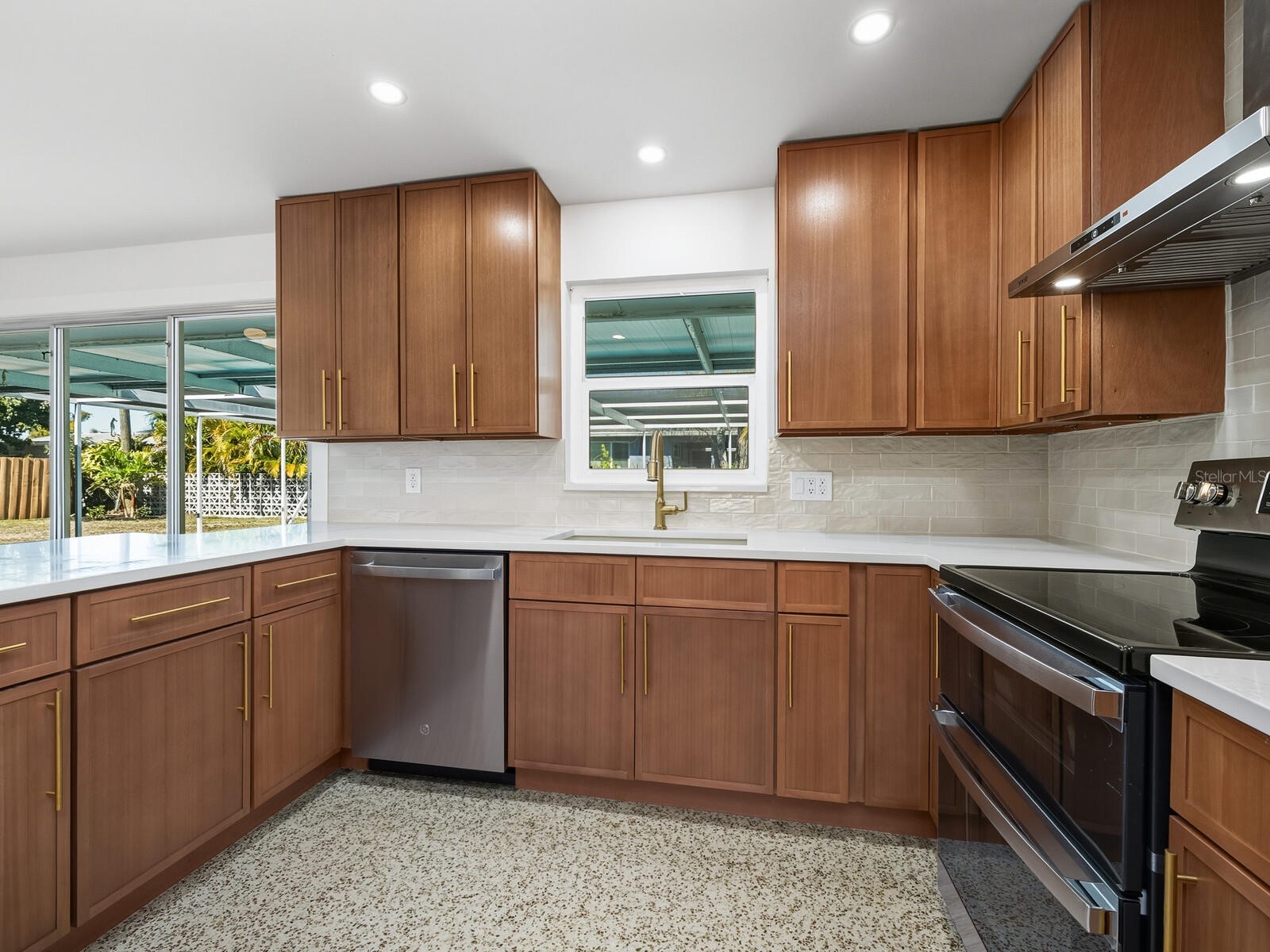 2551 Hibiscus Street Sarasota FL 34239 A4681532 image8