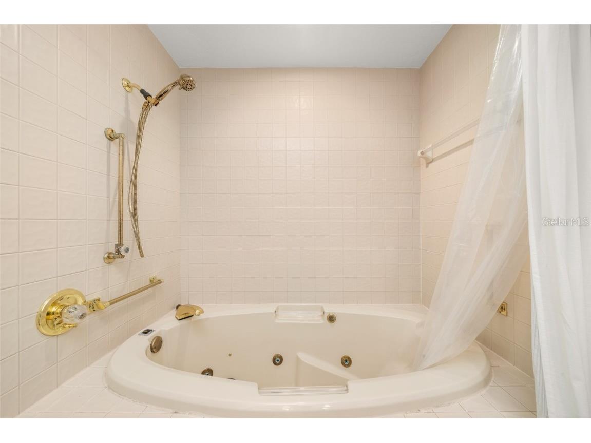 2551 Lakeview Drive Sebring FL 33870 P4937147 image48