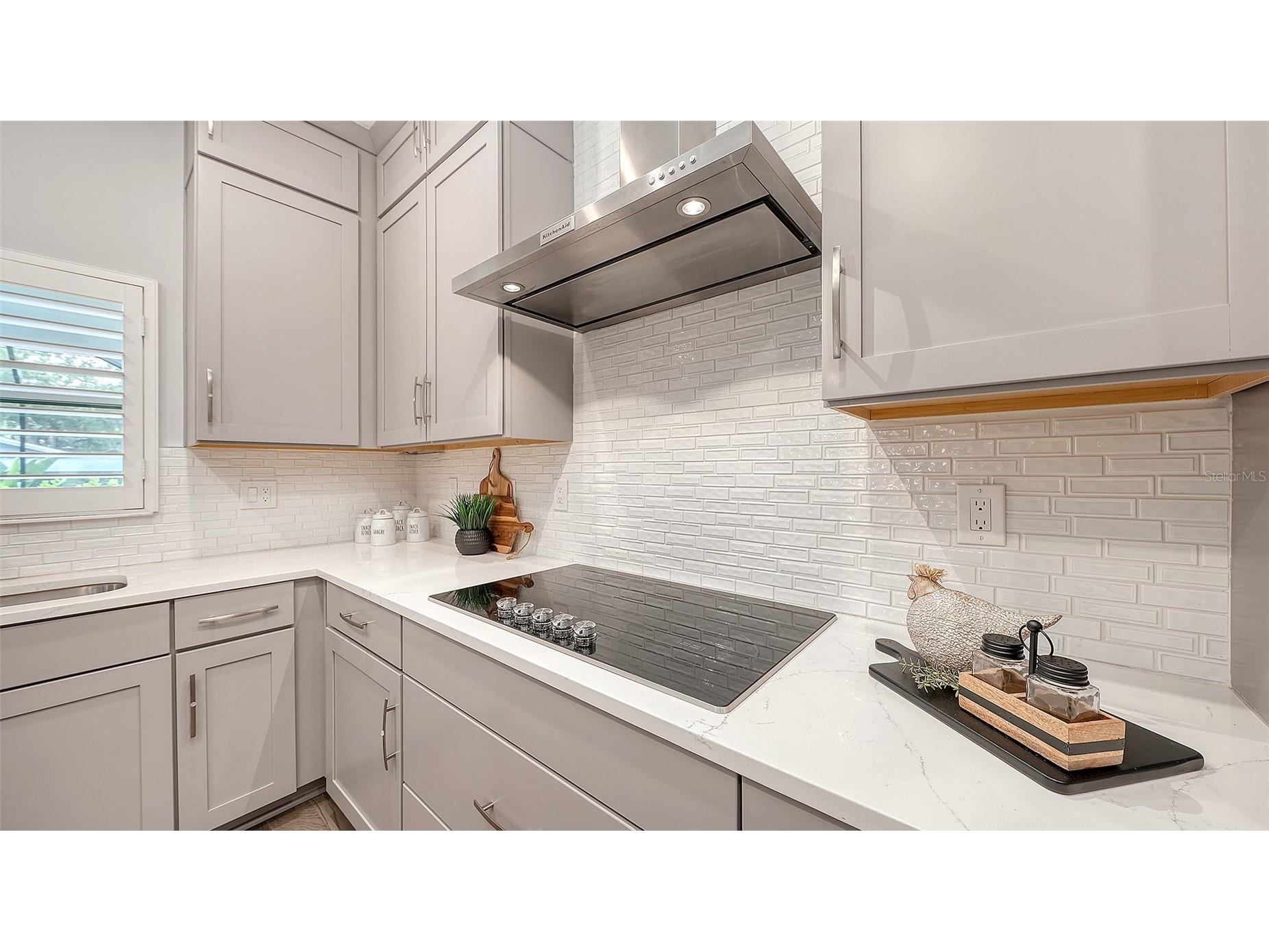 2554 Floyd Street Sarasota FL 34239 A4697988 image15