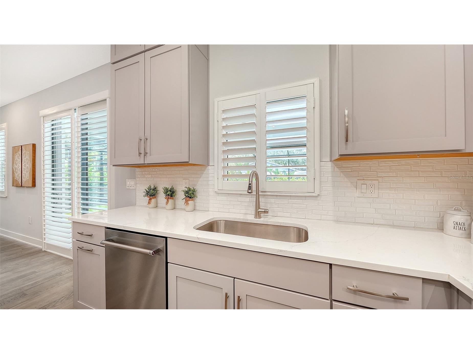 2554 Floyd Street Sarasota FL 34239 A4697988 image16