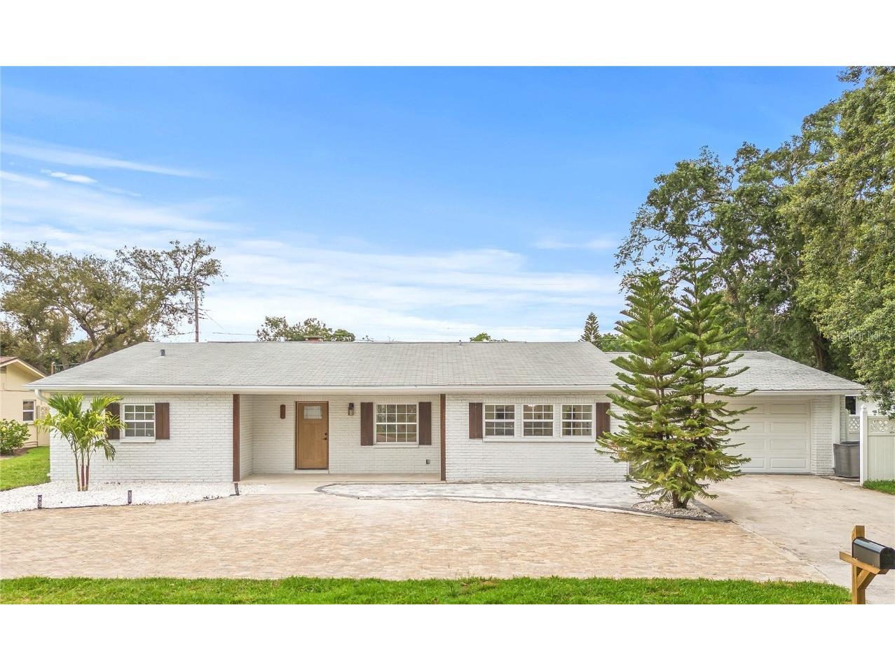 2554 Lake Ellen Circle Tampa FL 33618 TB8389597 image1