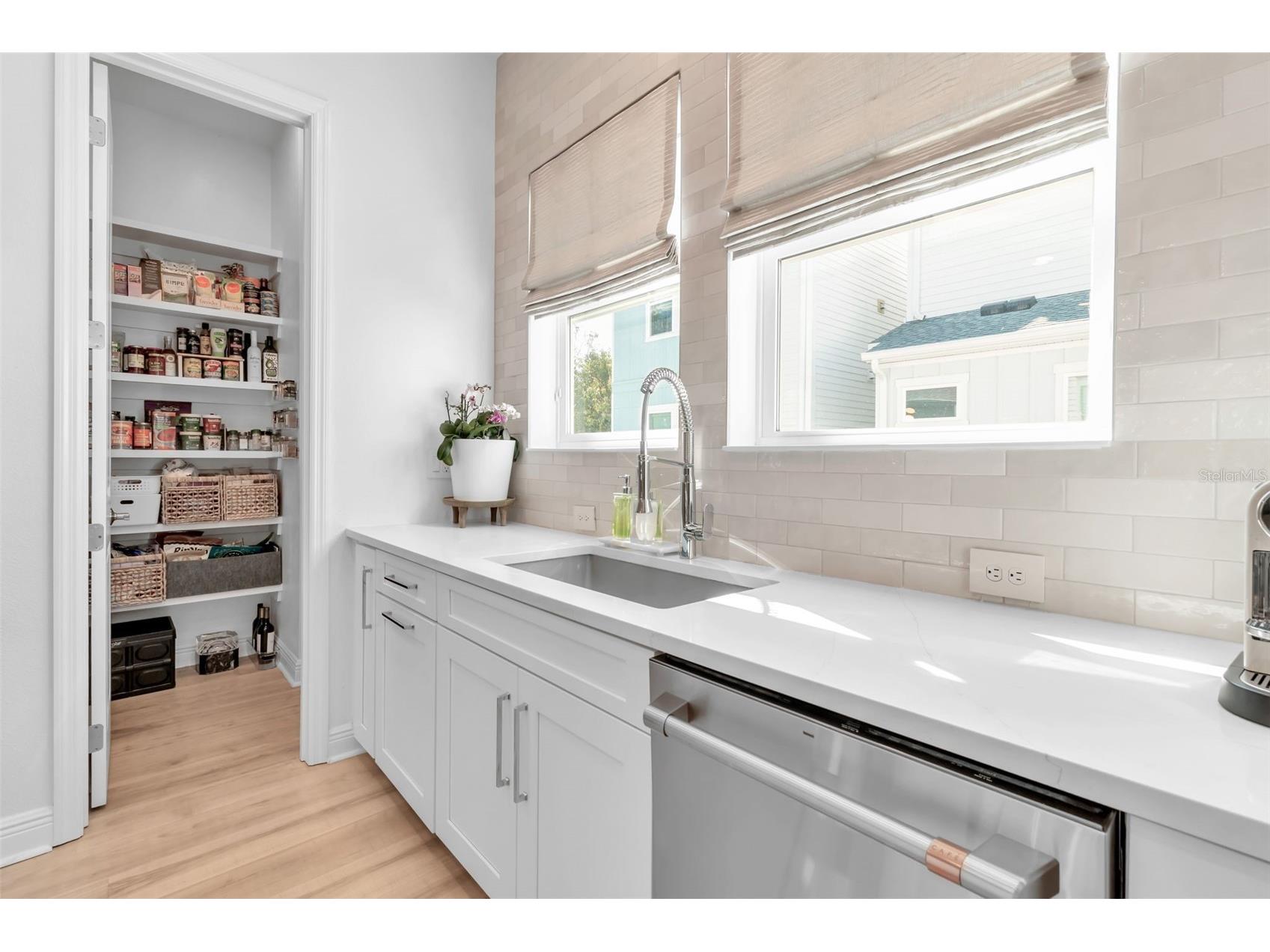 2554 Ruffing Court Sarasota FL 34237 A4686547 image12