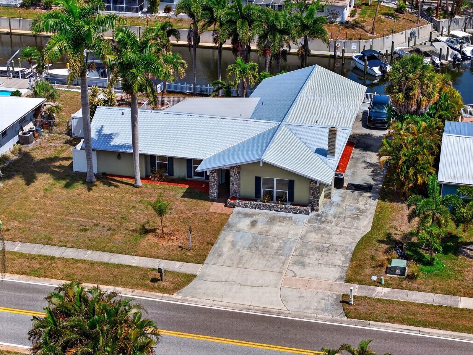 2555 Constitution Boulevard Sarasota FL 34231 - PHILIPPI CREEK A4692843 image1
