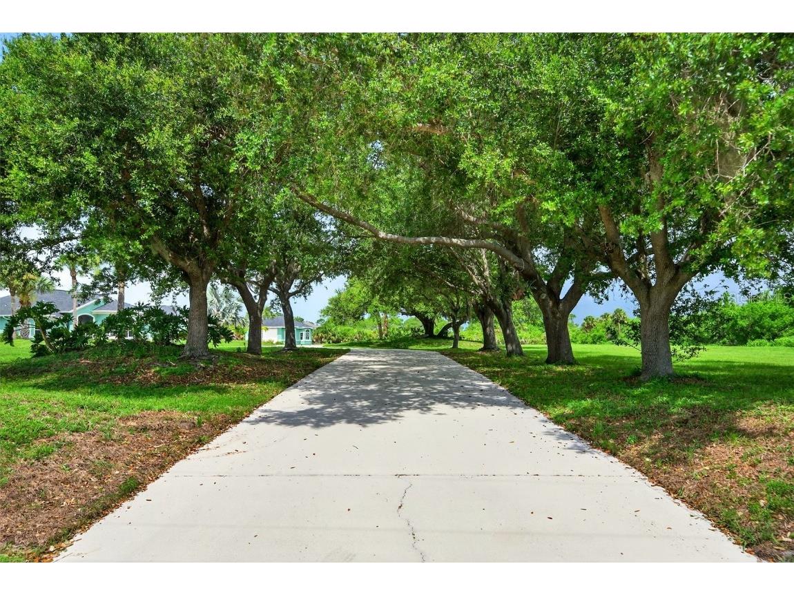 2555 Pear Street Port Charlotte FL 33948 - FLAMINGO WATERWAY A4657988 image5