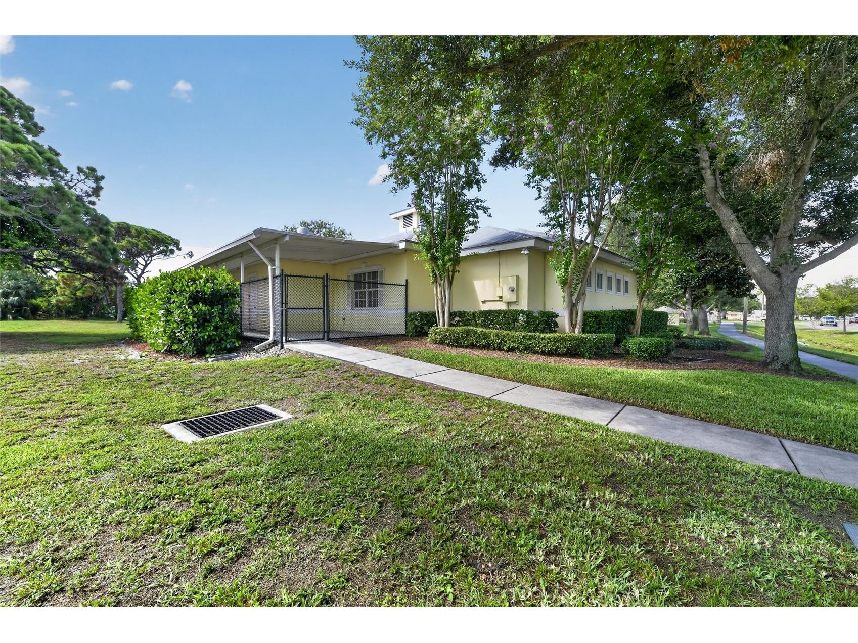 2555 Pinellas Point Drive S Saint Petersburg FL 33706 TB8525015 image2