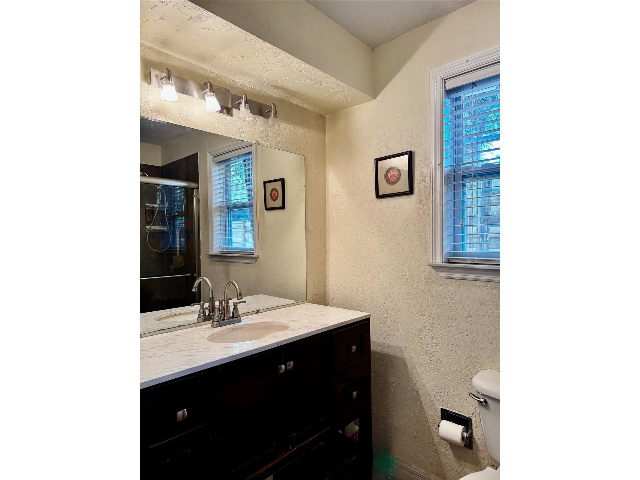 2559 Arlington Street Sarasota FL 34239 A4690955 image8