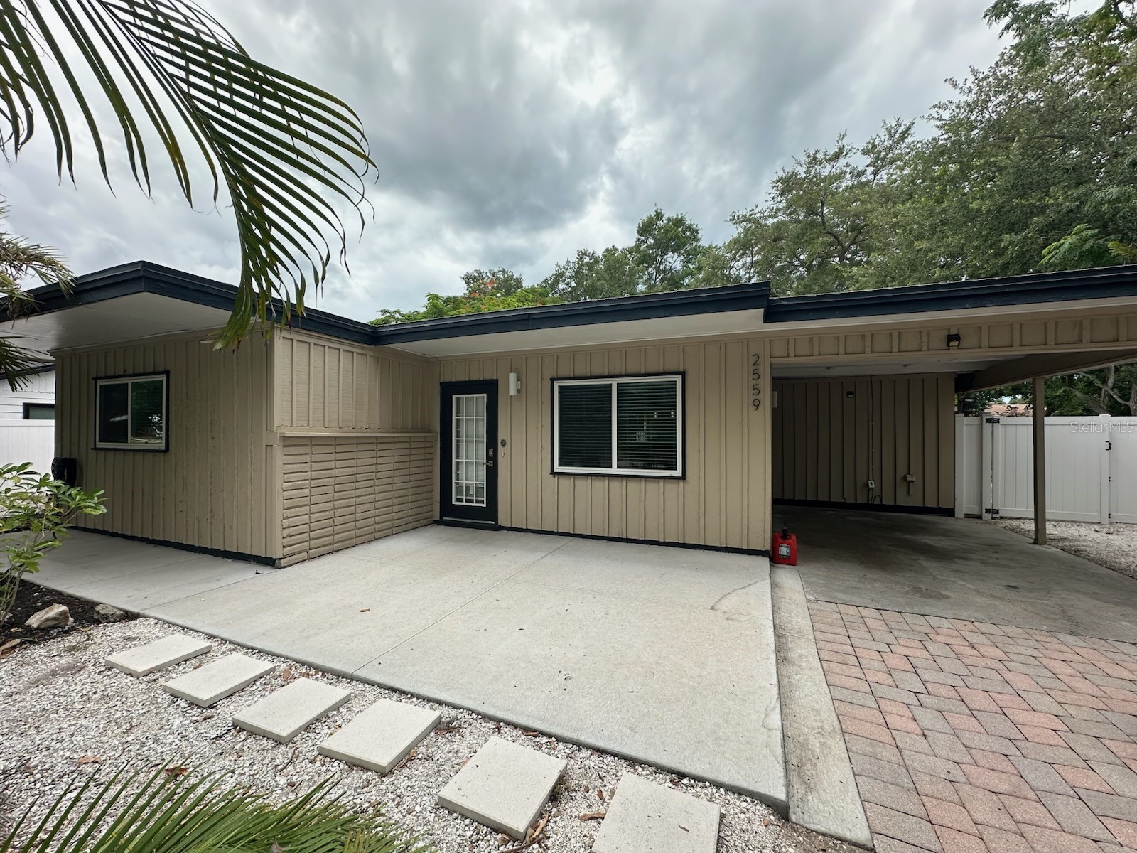 2559 E Paulstan Court Sarasota FL 34237 A4696590 image1