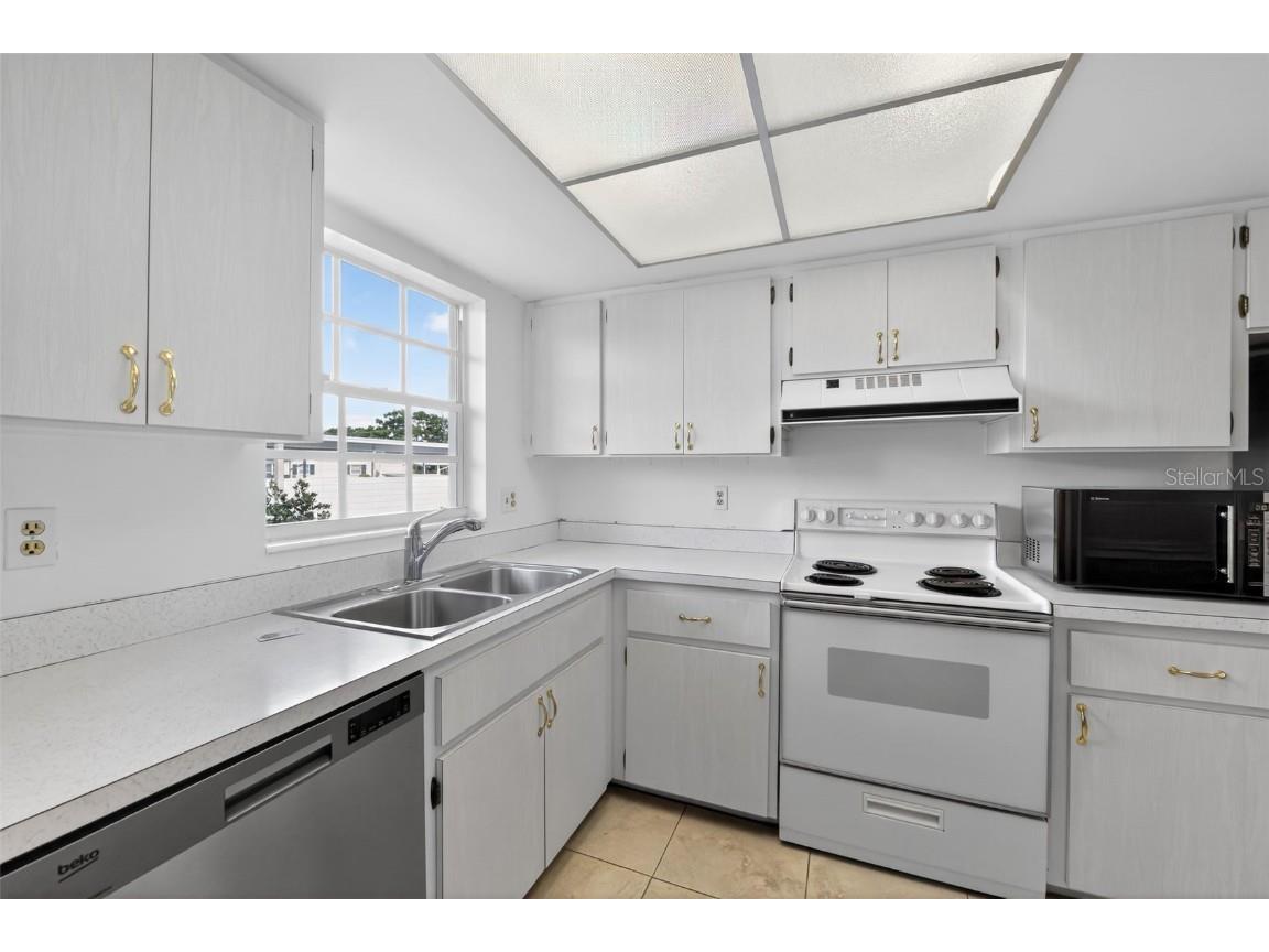 2560 Golf Course Drive #507 Sarasota FL 34234 O6336452 image3