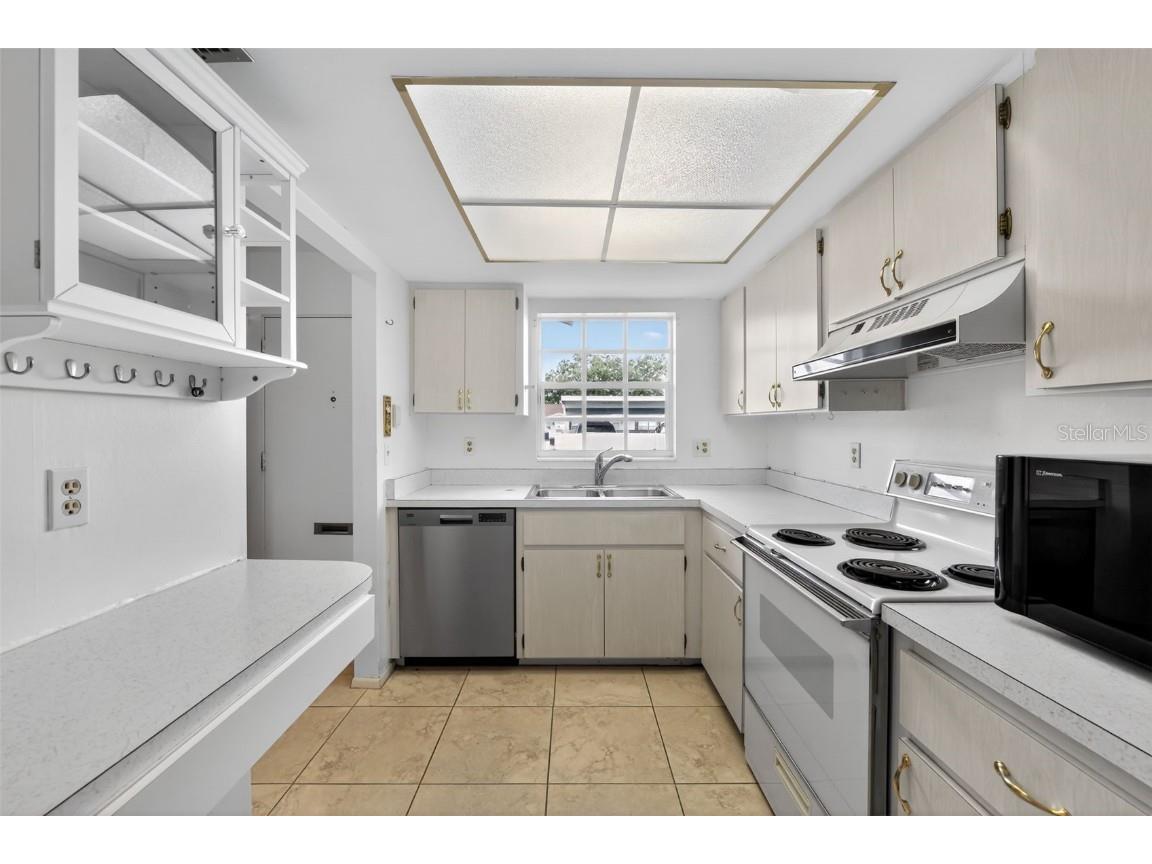 2560 Golf Course Drive #507 Sarasota FL 34234 O6336452 image6