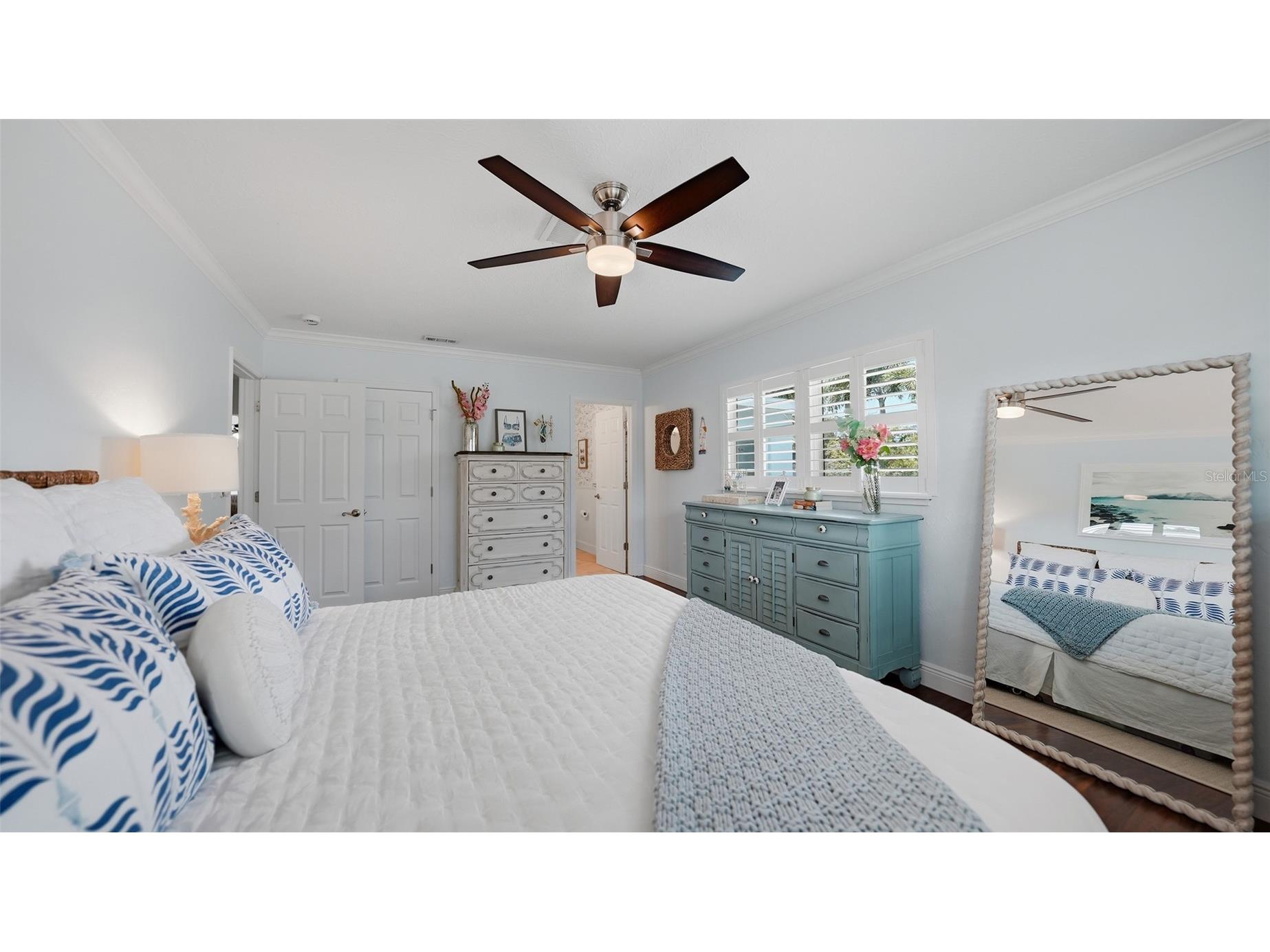 2561 Sunnyside Street Sarasota FL 34239 A4694467 image16