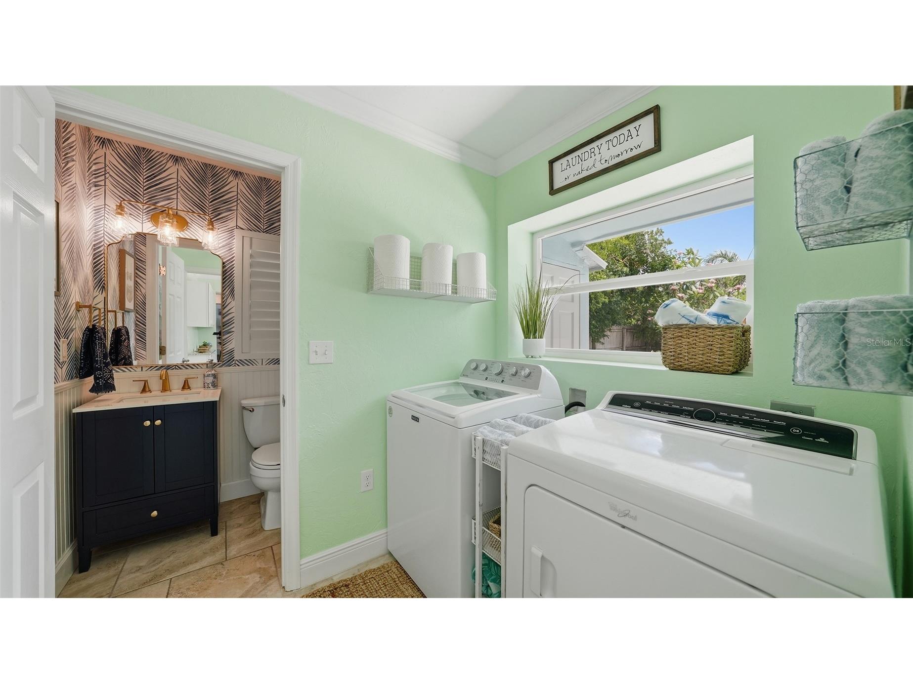 2561 Sunnyside Street Sarasota FL 34239 A4694467 image24