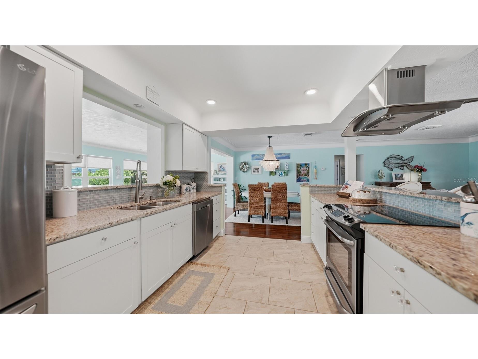 2561 Sunnyside Street Sarasota FL 34239 A4694467 image8