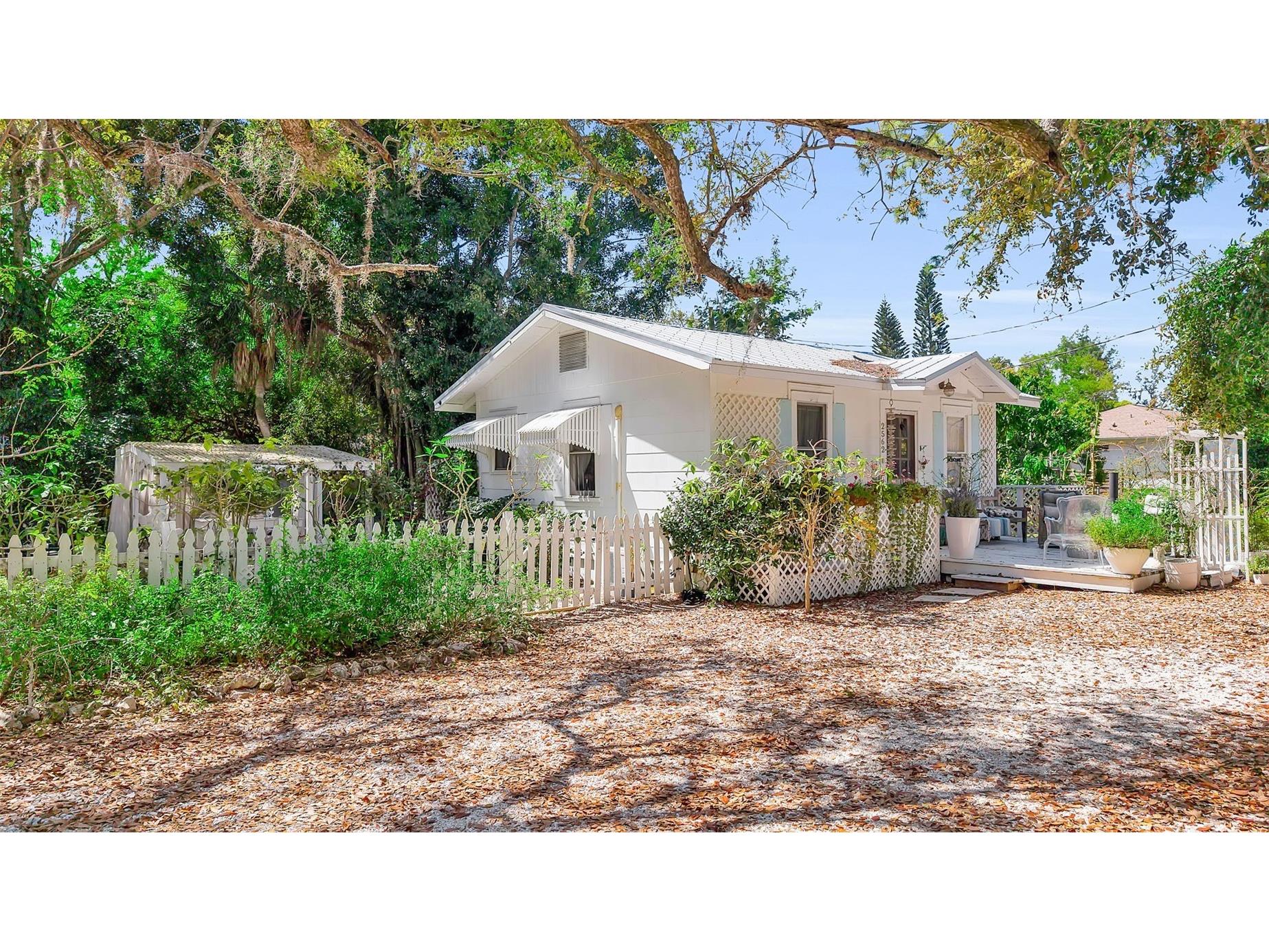 2562 Ashton Road Sarasota FL 34231 A4685871 image4