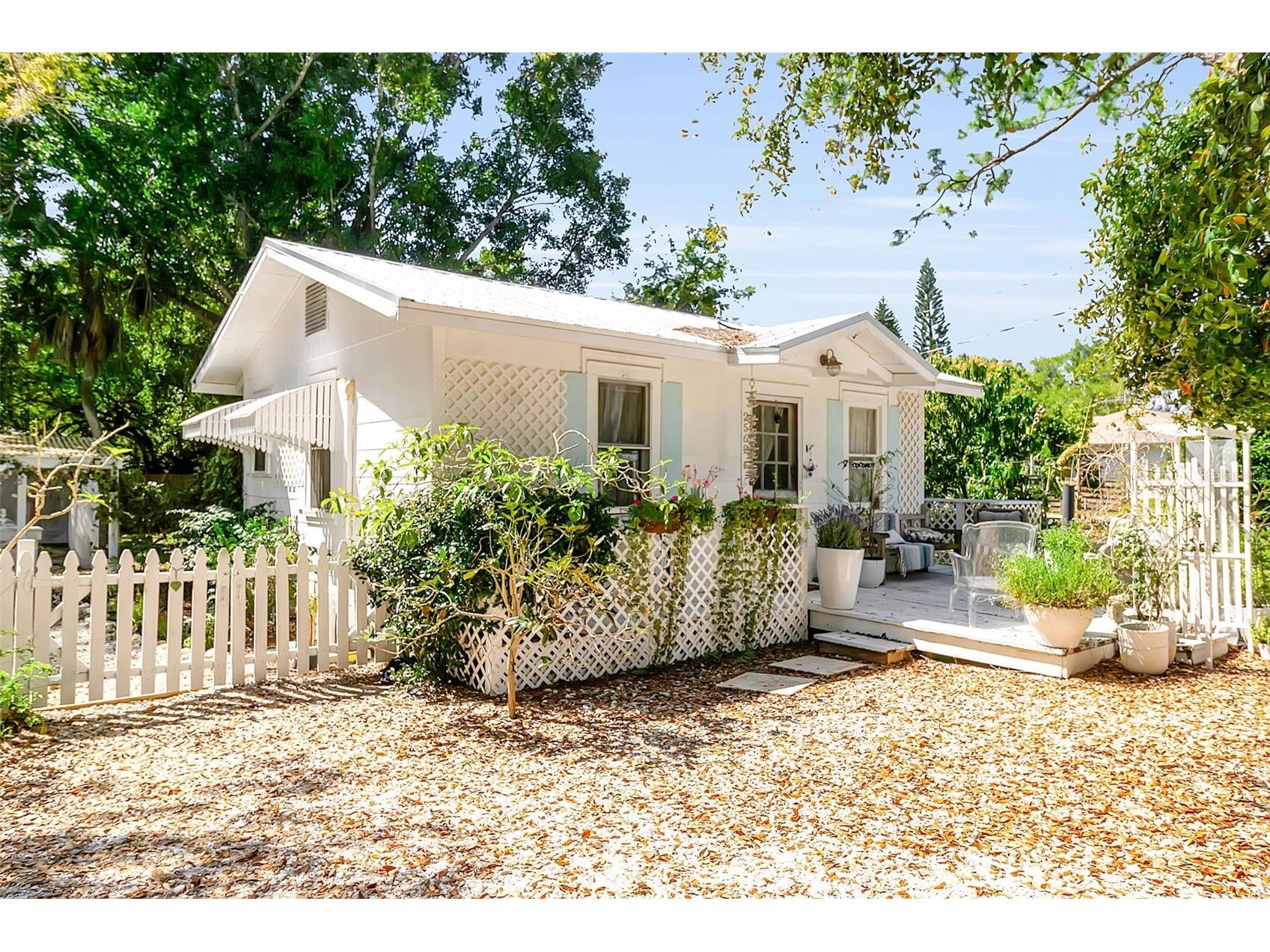 2562 Ashton Road Sarasota FL 34231 A4685871 image5