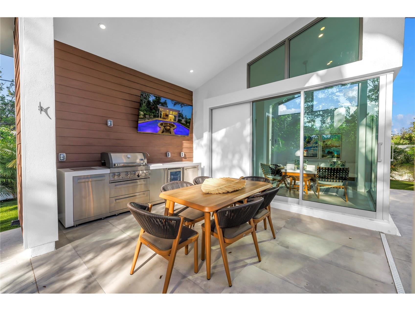 2564 Arlington Street Sarasota FL 34239 A4683569 image6
