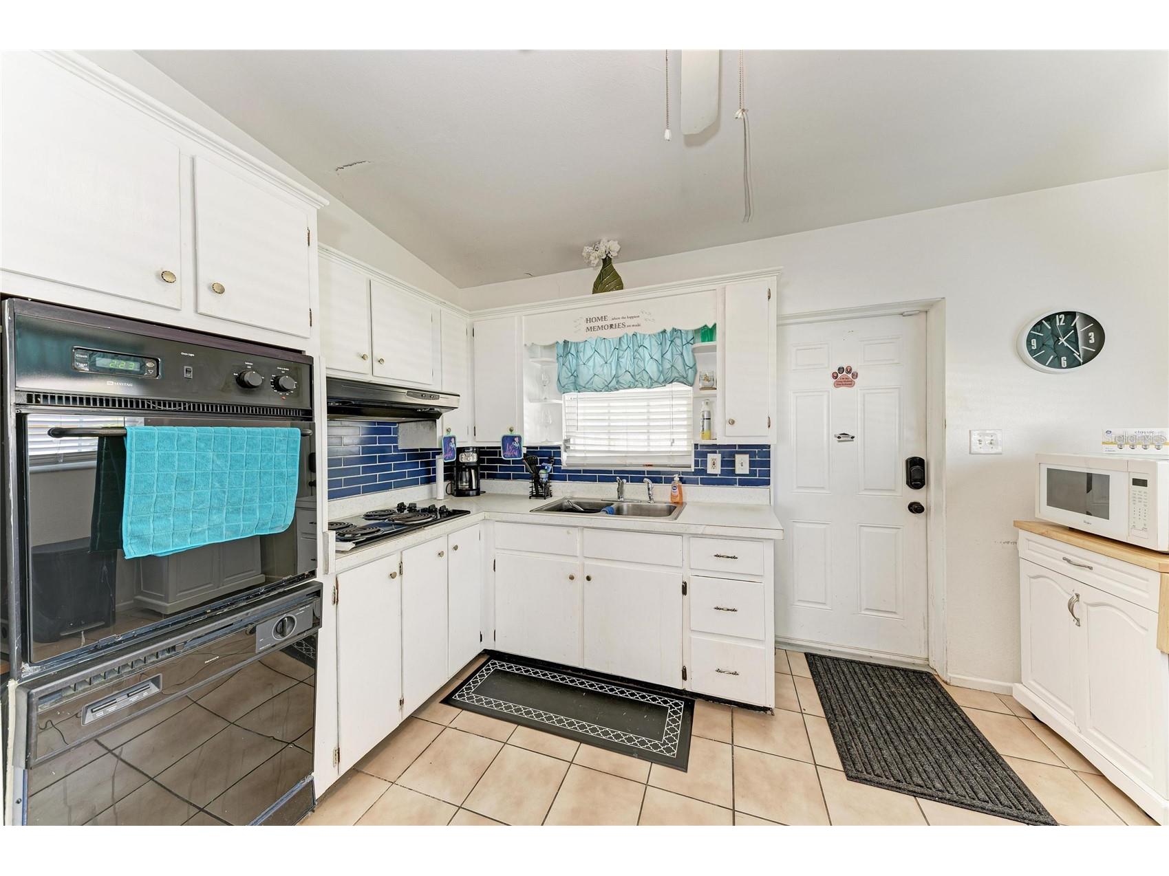 2564 Wood Street Sarasota FL 34237 A4693167 image10