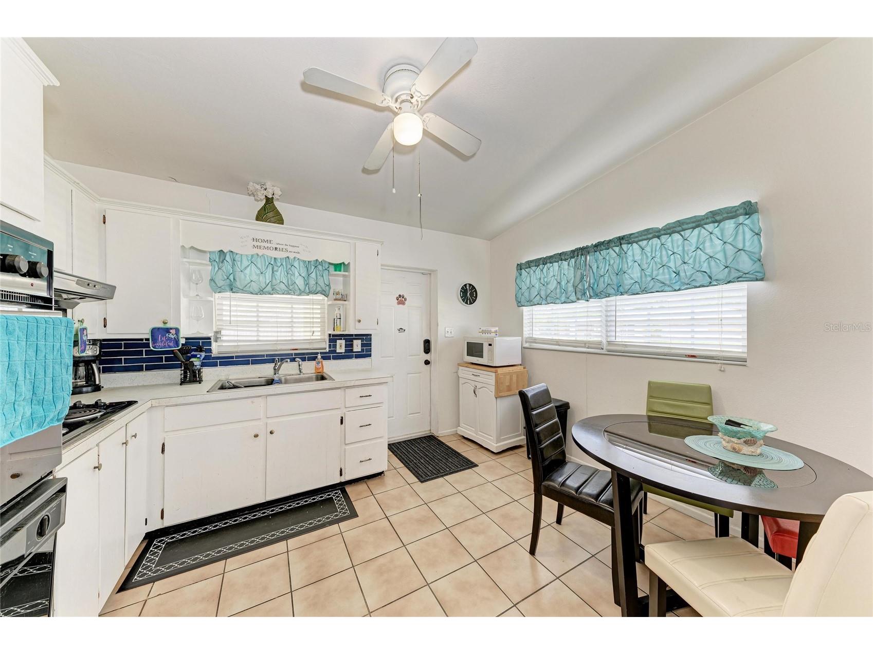 2564 Wood Street Sarasota FL 34237 A4693167 image11