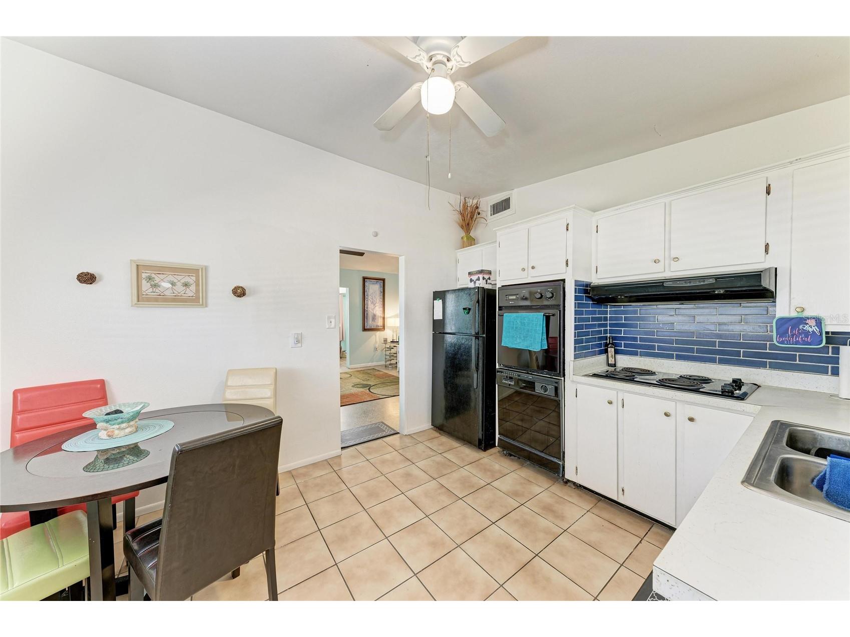 2564 Wood Street Sarasota FL 34237 A4693167 image12