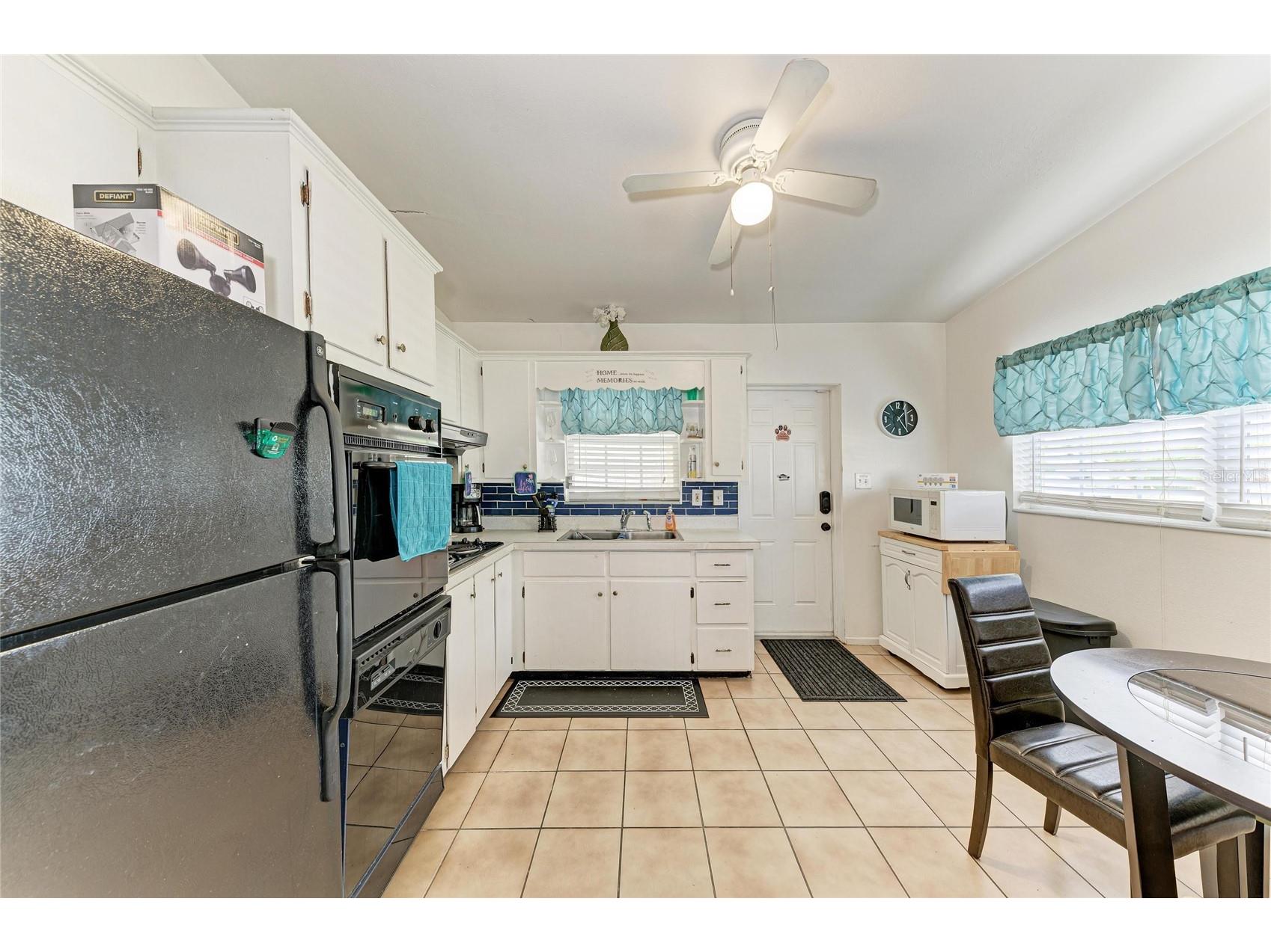 2564 Wood Street Sarasota FL 34237 A4693167 image9