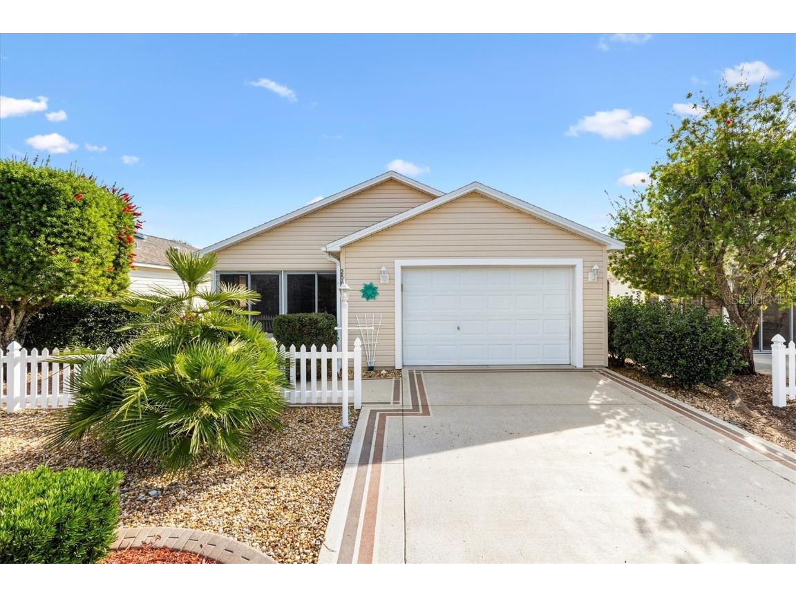 2565 Errol Terrace The Villages FL 32162 G5104927 image1