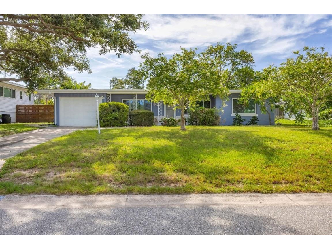 2566 Tulip Street Sarasota FL 34239 A4643956 image1