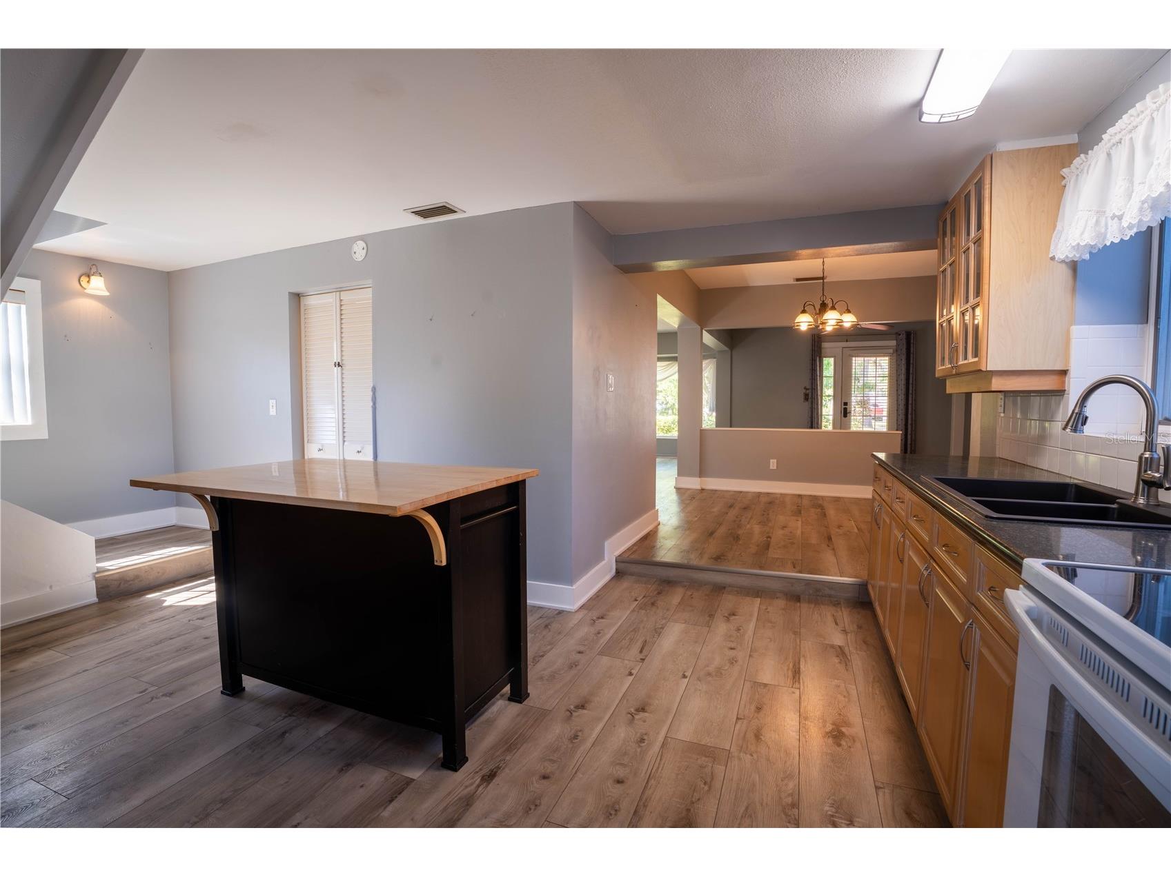 2567 Central Avenue Clearwater FL 33764 TB8482887 image18