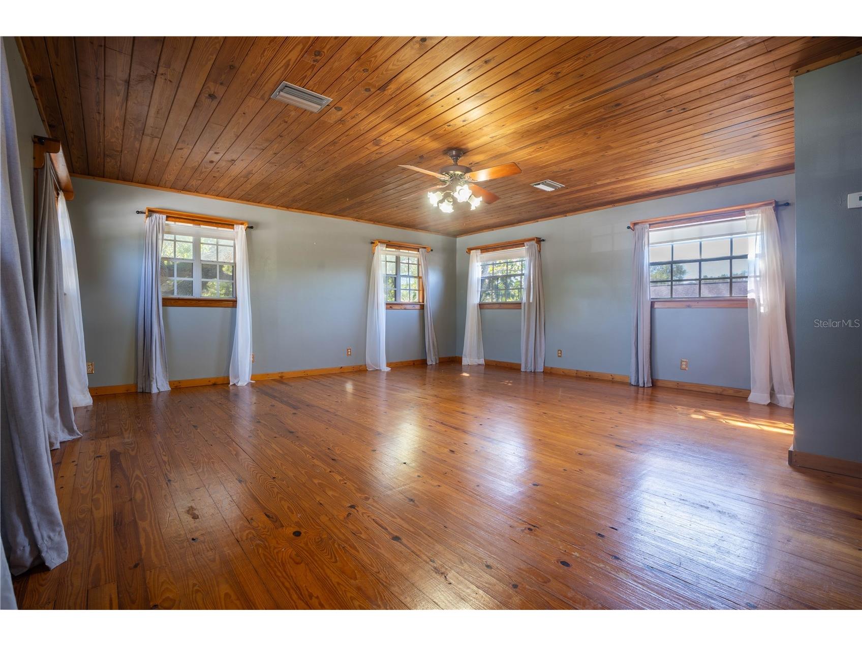 2567 Central Avenue Clearwater FL 33764 TB8482887 image25