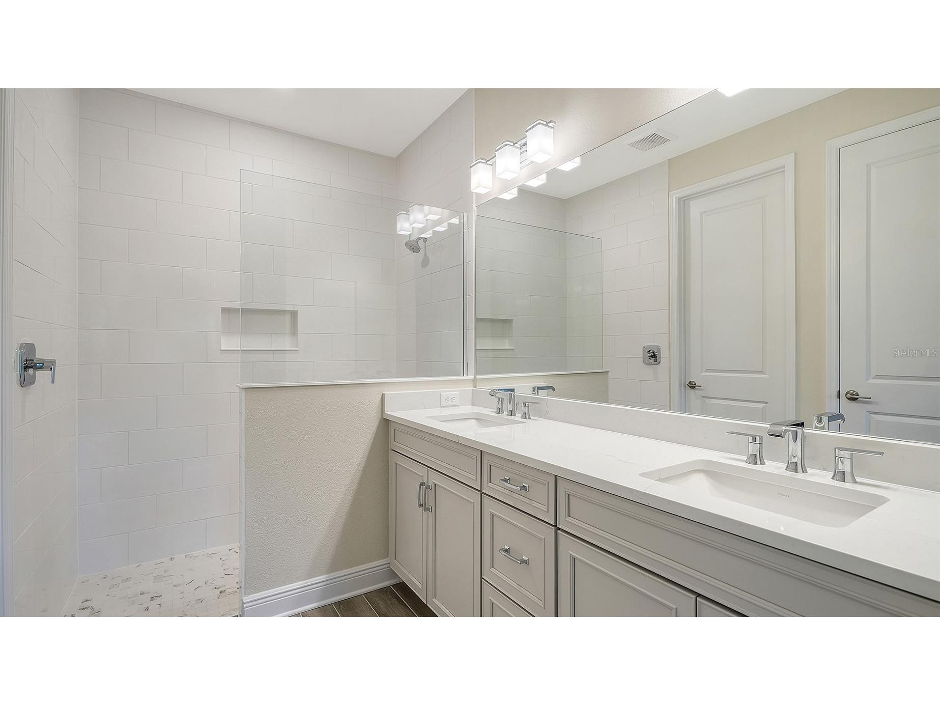2569 Dasheen Place Sarasota FL 34240 A4694009 image27
