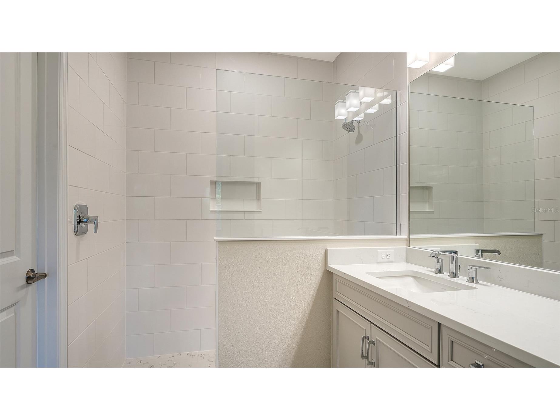 2569 Dasheen Place Sarasota FL 34240 A4694009 image28