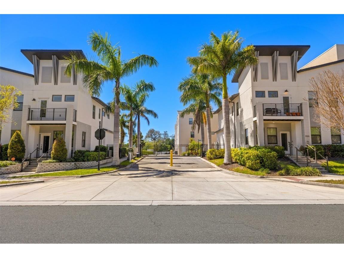 2570 12th Place N Saint Petersburg FL 33713 TB8362474 image1