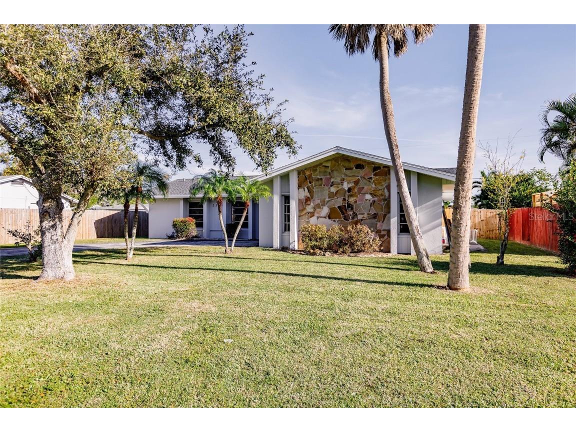 2570 Lakeshore Circle Port Charlotte FL 33952 C7483489 image1