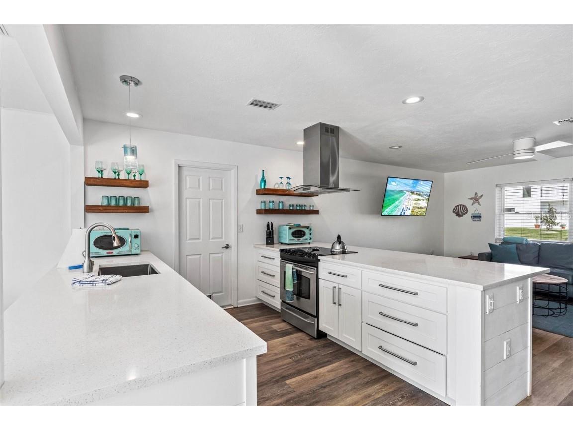 2572 Jefferson Circle Sarasota FL 34239 A4596618 image13