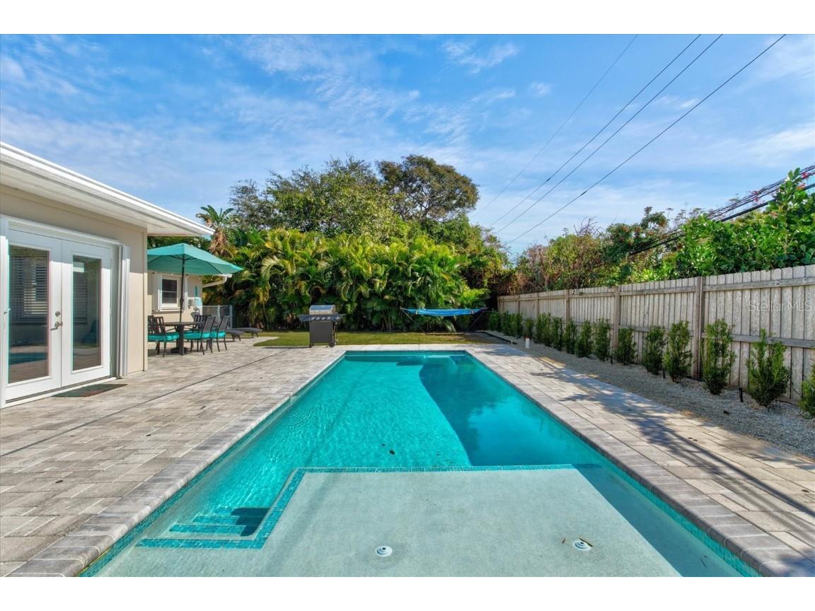 2572 Jefferson Circle Sarasota FL 34239 A4596618 image2