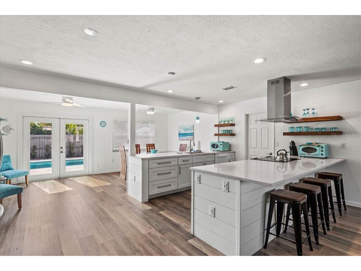 2572 Jefferson Circle Sarasota FL 34239 A4596618 image3