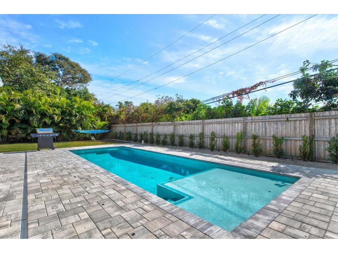 2572 Jefferson Circle Sarasota FL 34239 A4596618 image38