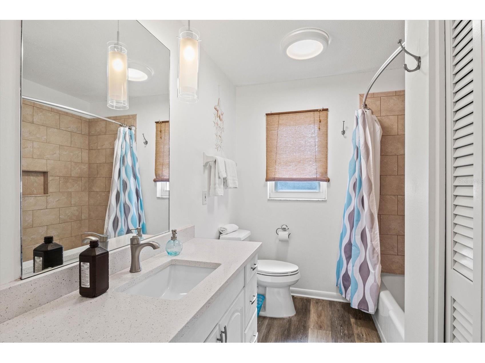 2572 Jefferson Circle Sarasota FL 34239 A4693524 image40