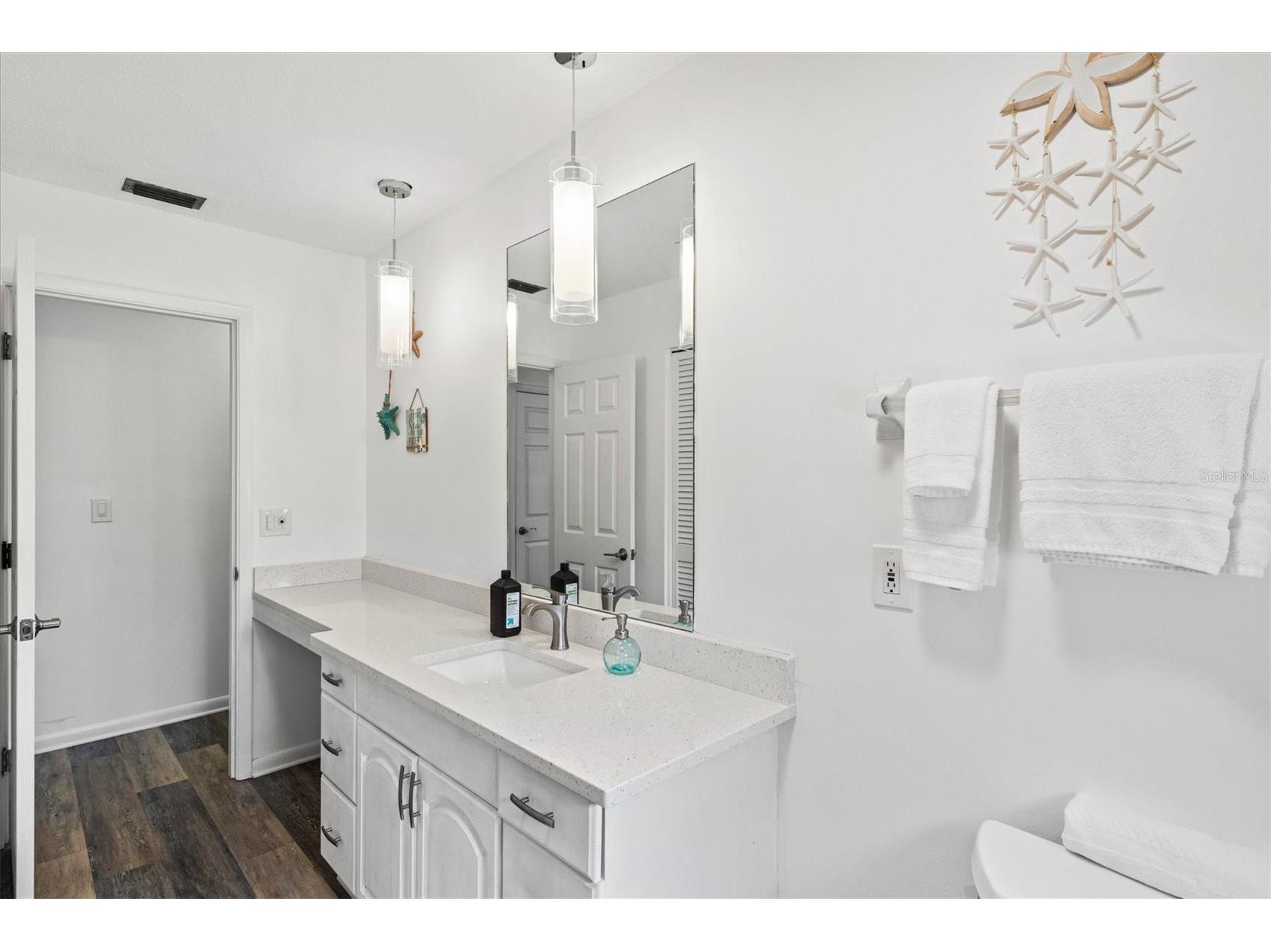2572 Jefferson Circle Sarasota FL 34239 A4693524 image41